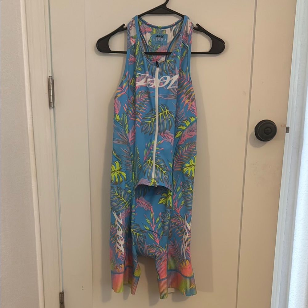 Woman’s zoot triathlon sleeveless kit